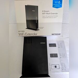 BRAND NEW NEVER USED NETGEAR RANGE EXTENDER